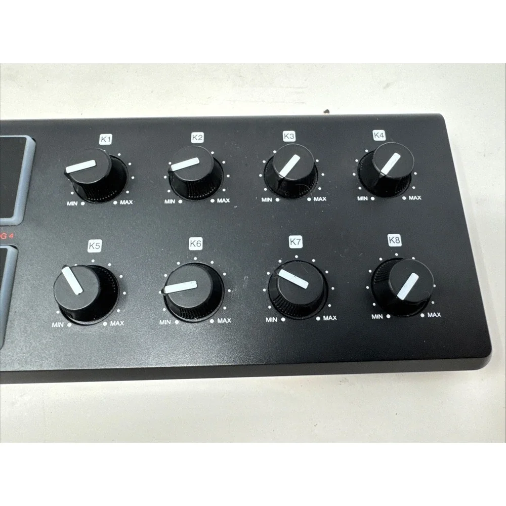 AKAI Professional LPD8 Portable USB-powered MIDI‎ Controller